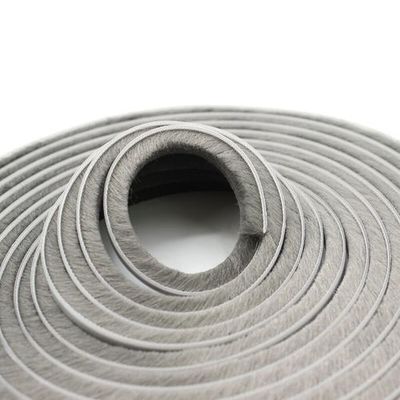 Le strisce di lana di design moderno sono la soluzione definitiva per la protezione contro le intemperie per i profili scorrevoli in PVC