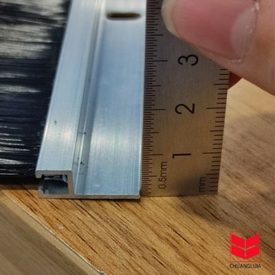 100% PP impermeabile a polvere impermeabile a insetti accessori porta finestra sigillo spazzola striscia strappatura meteo