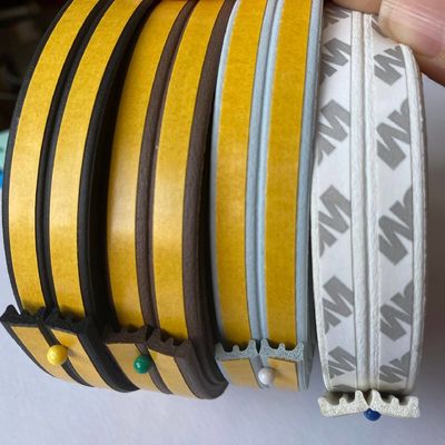Porte e finestre EPDM autoadesivo gomma di spugna striscia di tenuta in colori con altezza di pila di 3-25 mm e larghezza di 3-50 mm