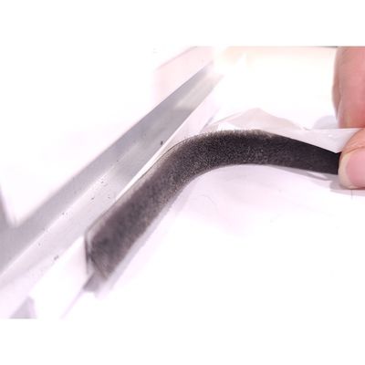 Striscia climatica autoadesiva in alluminio per porte e finestre in lana con design moderno e colore NERO/GRAU/MARONE/BANCO/ALTRE