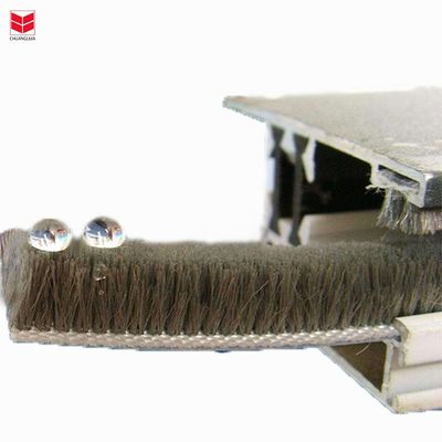 6.8 * 5 / 6 / 7 / 8 Pelle di spazzola Strip di sigillo per porte e finestre Design moderno altezza pila 3-25mm larghezza 3-50mm