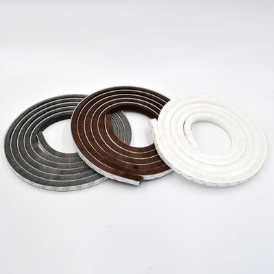 PP Material Door Seal Strip Brush Perfetto per Aluminum Windows Pile Weather Strip in NERO/GRAU/MARONE/BANCO/ALTRI COLORI